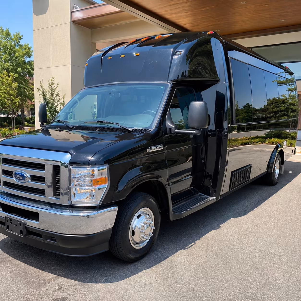 bus rentals for trade show groups moving between newton and cambridge